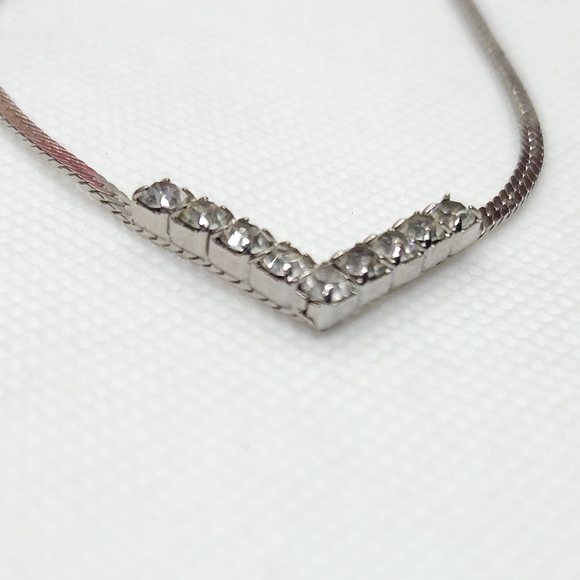 Vintage Art Deco Crystal V Silver Chain Necklace 18" Flat Silver Plated Chain - Picture 9 of 9